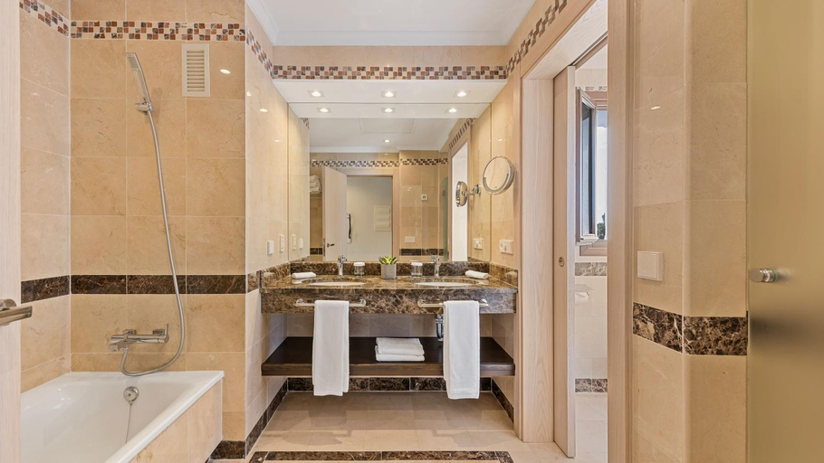 Bathroom 4, Puente Romano Beach Resort, Málaga