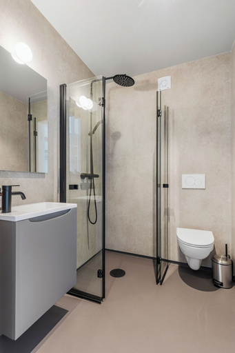 Bathroom 3, Yttervik, Rana