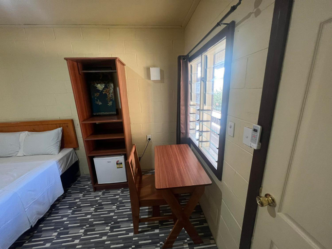 Others 3, Transit Motel, Aana Alofi III
