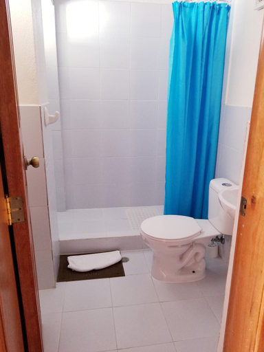 Bathroom 4, Heritage Inn, Quito