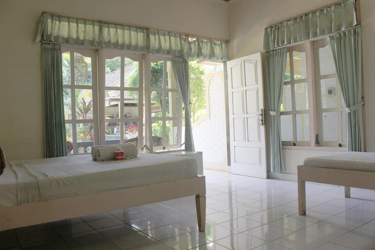 Bedroom 2, Taman Lilys Hotel, Buleleng