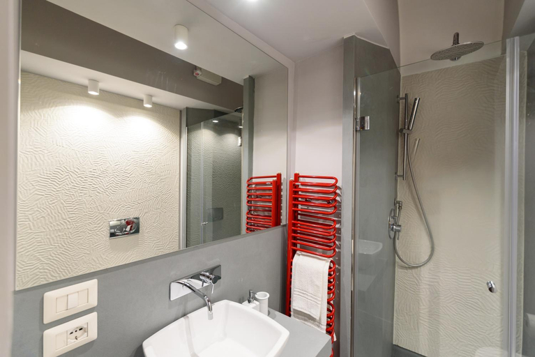 Bathroom 2, CELSO 14, Palermo