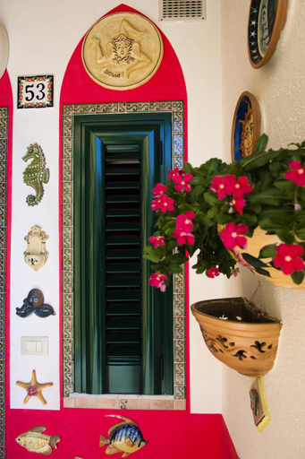 Entrance 2, Sabrina Suite, Messina