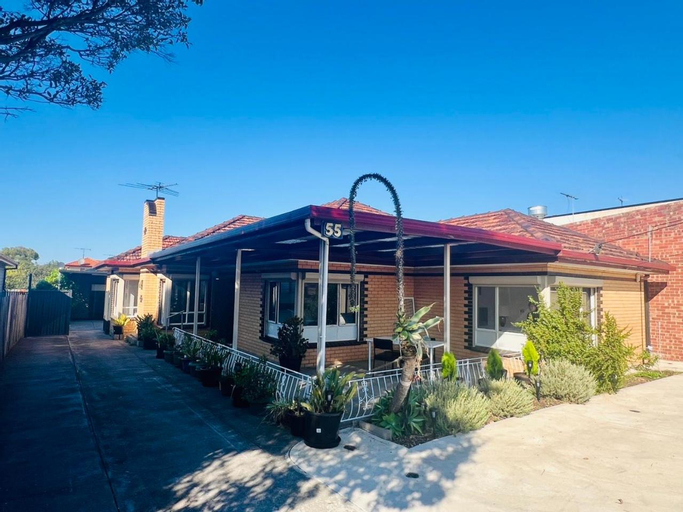 Entire Cosy 4BR Home, Brimbank - Sunshine