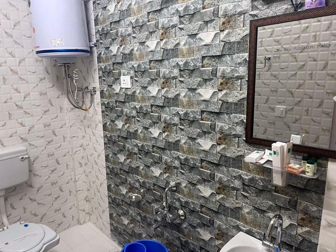 Bathroom, Wood Venture Residency By Stay Pattern, Srinagar