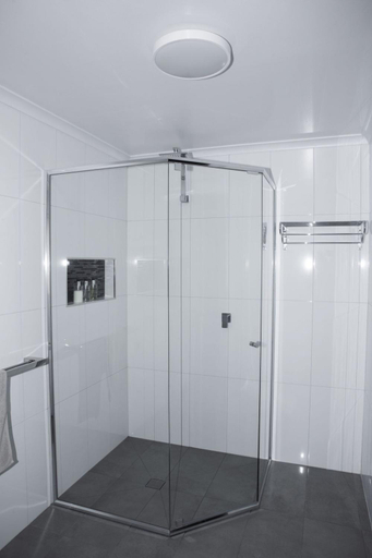 Bathroom 4, Amooran Oceanside Apartments and Motel, Eurobodalla