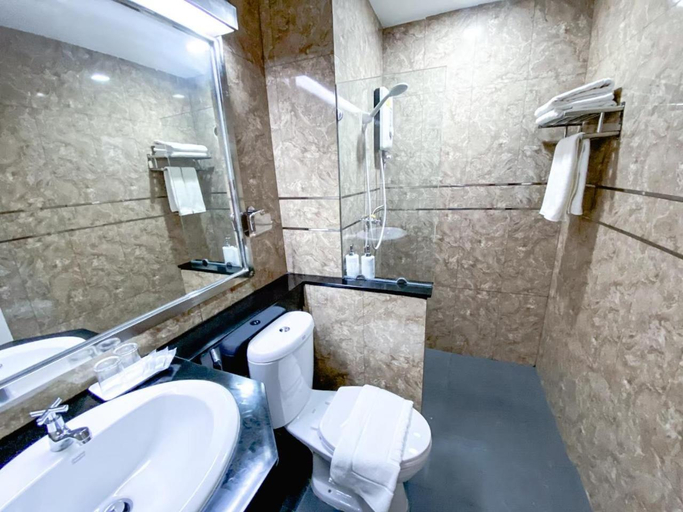 Bathroom, MtriO Hotel Korat, Muang Nakhon Ratchasima