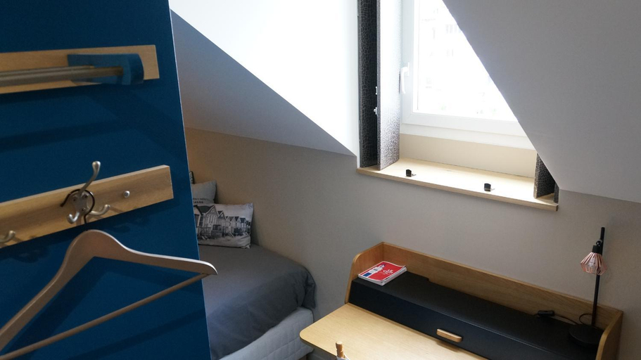 Bedroom 2, Abri du Passant, Nord