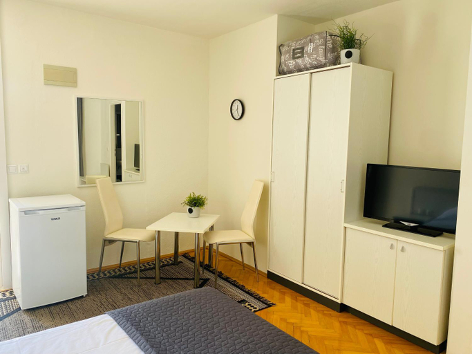 Bedroom, Karina Apartments, Supetar