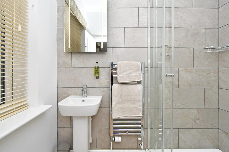 Bathroom 3, The Masons Arms, Staffordshire