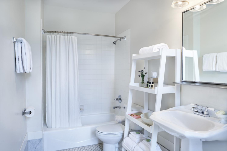 Bathroom 4, Inn at Carnall Hall, Washington