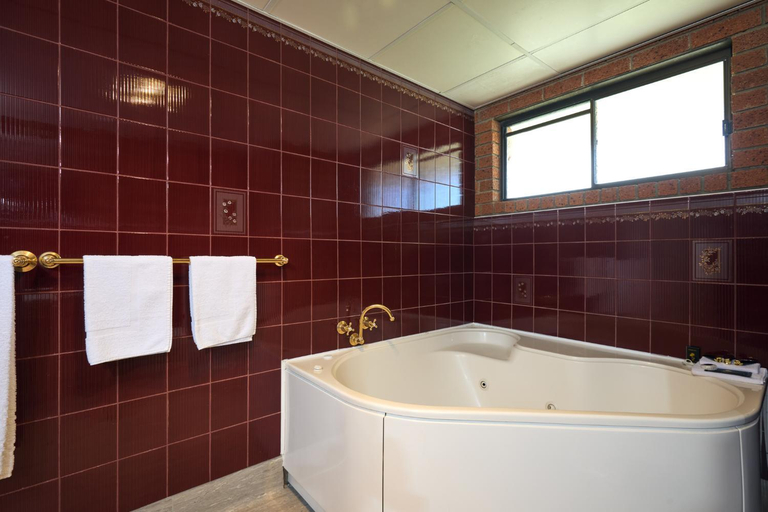 Bathroom 3, Swansea Waterloo Inn, Glamorgan-Spring Bay