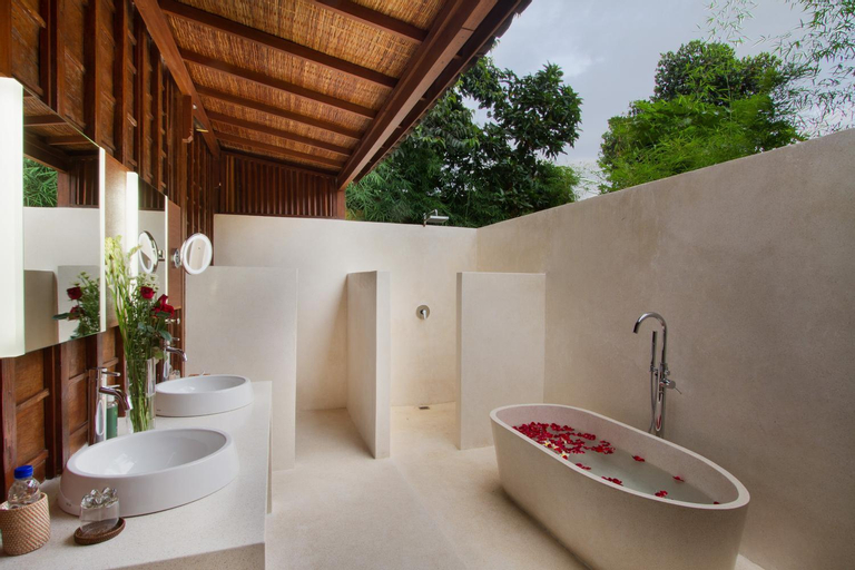 Bathroom 11