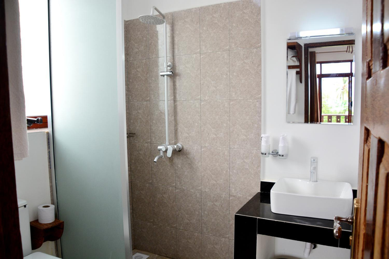 Bathroom 5, Zanoceanique hotel, Kaskazini 'A'