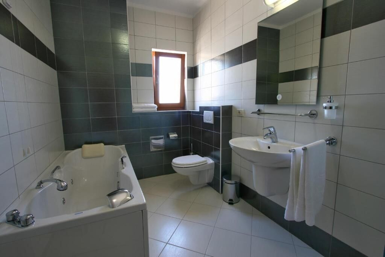Bathroom 4, Villa Segetski dvori – Tradition since 1964, Seget