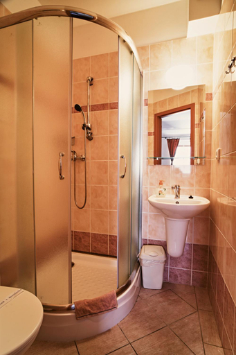 Bathroom 3, Vinne sklepy Skalak, Hodonín