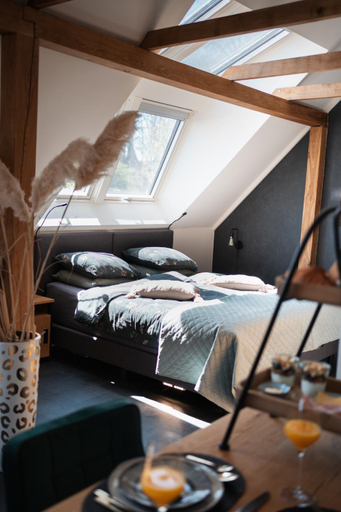Others 5, Loft 32, Winsum