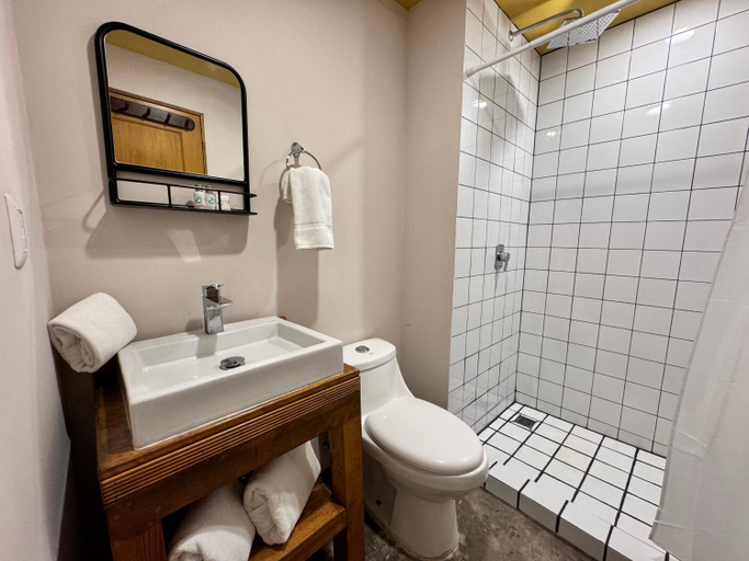 Bathroom 4, Selina Guadalajara, Guadalajara