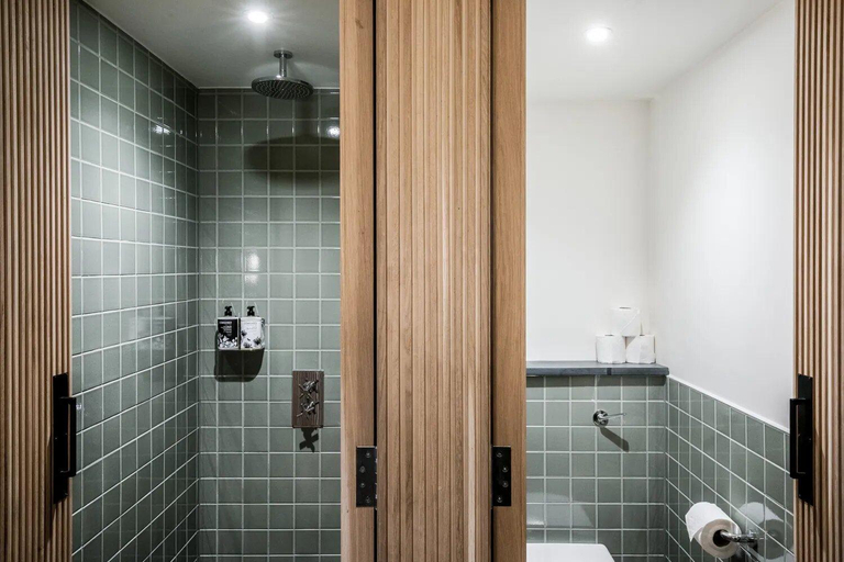 Bathroom 3, Mollie's Oxford, Oxfordshire