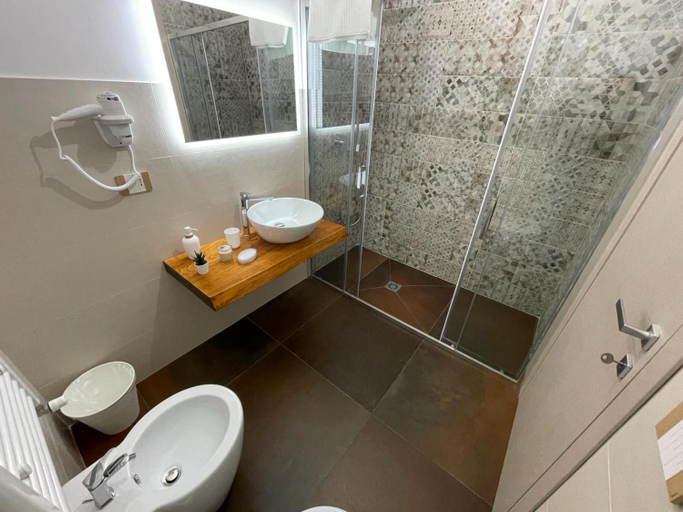 Others 3, B&B Petruzzelli, Bari