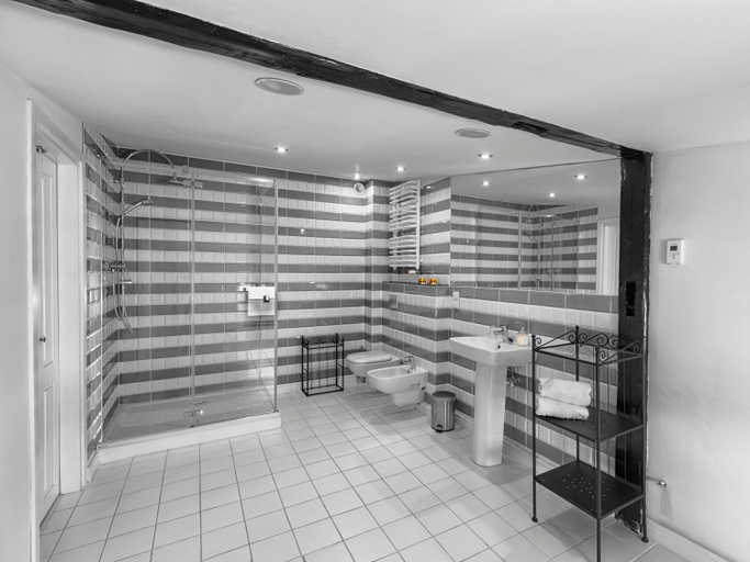 Bathroom 15