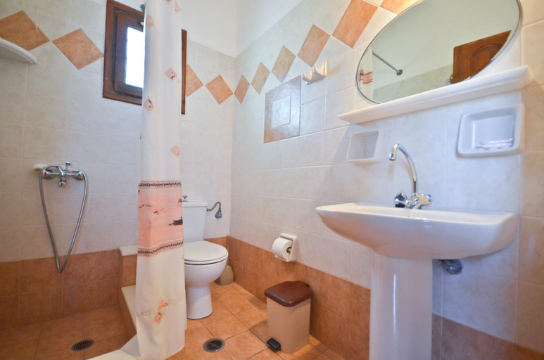 Bathroom 3, Naxos Filoxenia Hotel, South Aegean