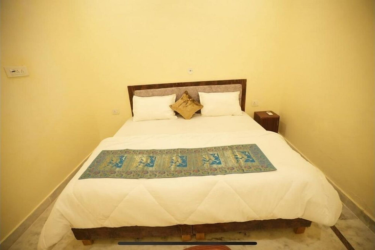 Bedroom 3, Hotel Poorvi Inn, Chhatarpur