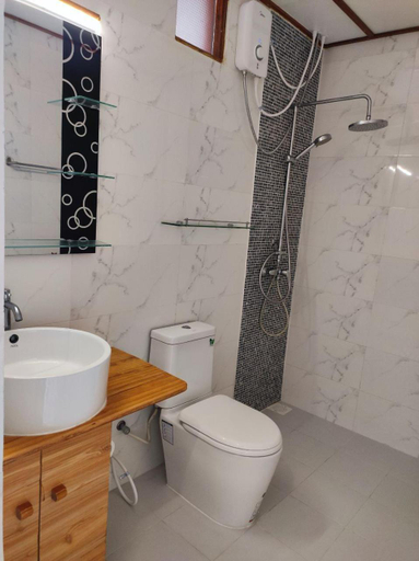Bathroom 2, Cowry Inn, Vaavu Atoll