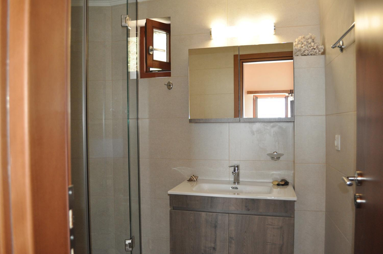 Bathroom 4, Vrachos Villas, Crete