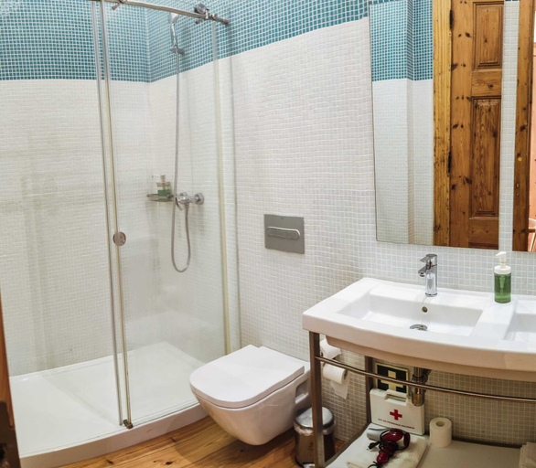 Bathroom 4, Casa da Praça by PURUS, Coimbra