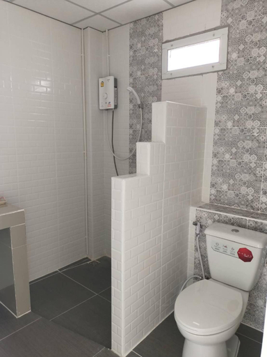 Bathroom 3, The Peach Hotel: The Peach Hotel, Muang Phetchaburi