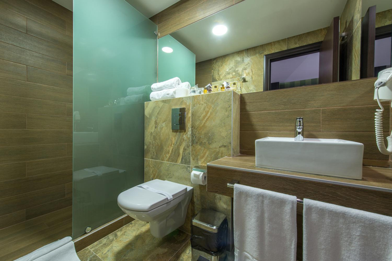 Bathroom 4, Garni Hotel Aveny, Čačak