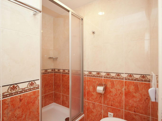 Bathroom 2, Chalet in Saalbach for 10 guests, Zell am See