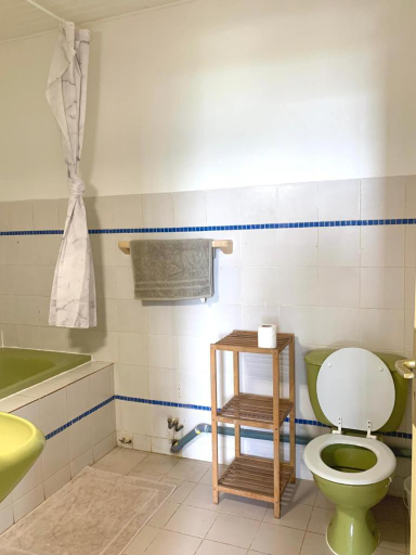 Bathroom 3, Top Hill Hostel- Martinique- auberge dortoir, La Trinité