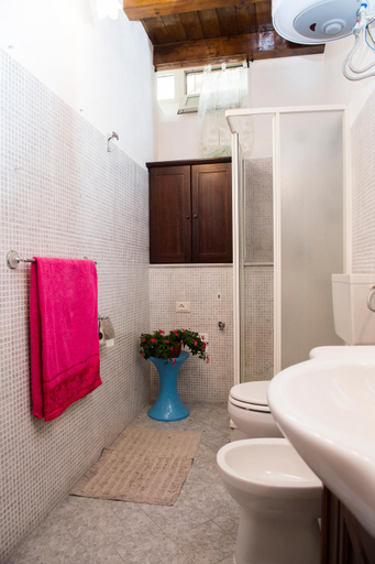 Bathroom 3, Sabrina Suite, Messina