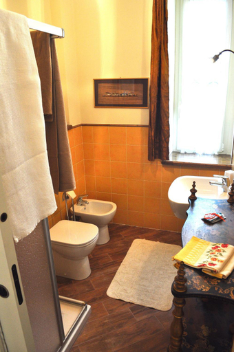 Bathroom 7