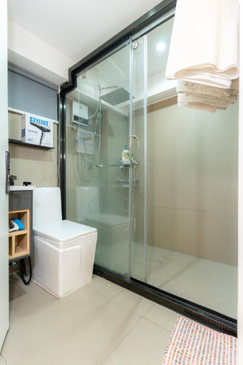 Bathroom 3, A2J BGC Luxury 2BR Loft Near High Street, Airport, Taguig