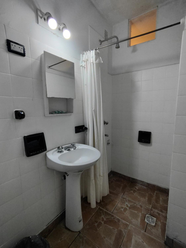 Bathroom 4, Hotel Ery Noa, Capital