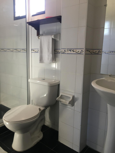Bathroom, Hotel Ocean Taganga Internacional, Santa Marta (Dist. Esp.)