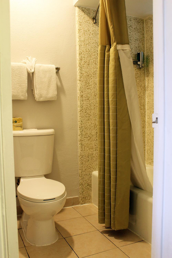 Bathroom 3, Hotel E Real, Santa Clara