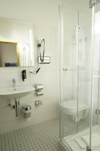Bathroom 18