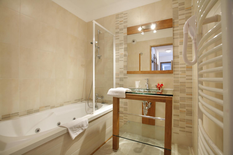 Bathroom 3, La Pradella, Pyrénées-Orientales