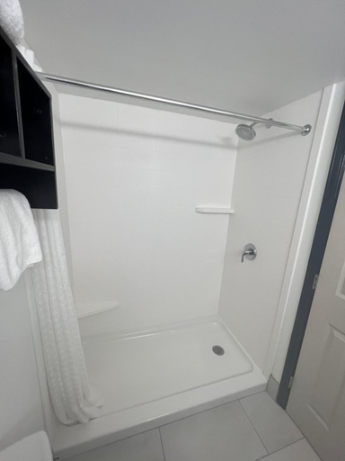 Bathroom 3, Garden City Inn, Georgetown