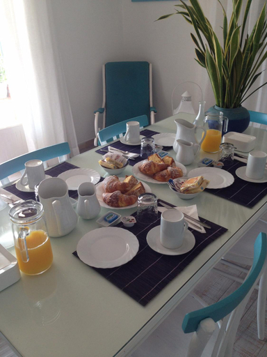 Others 5, Macondo B&B, Latina