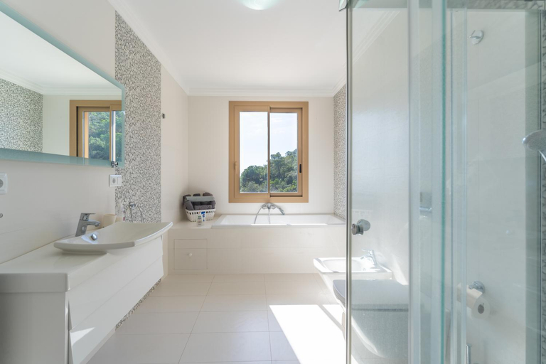 5, Gran Piscina Hidromasaje playa privada y sauna, Girona