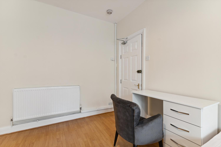 Others 3, Beautiful Cozy Room, London