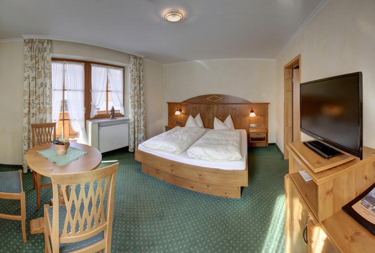 Bedroom 2, Gasthof-Metzgerei Hirschbichler - Chiemgau Karte, Traunstein