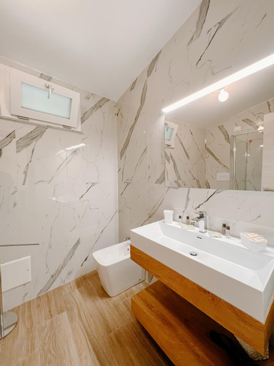 Bathroom 8
