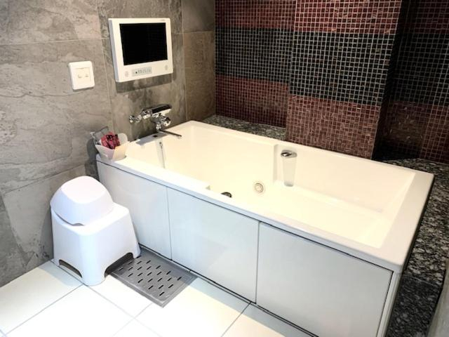 Bathroom 10