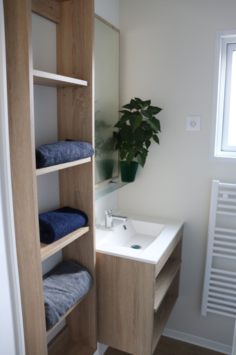 Bathroom 1, Camping VVF Pontivy, Morbihan